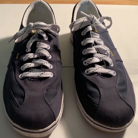 navy blue tennis shoes womens